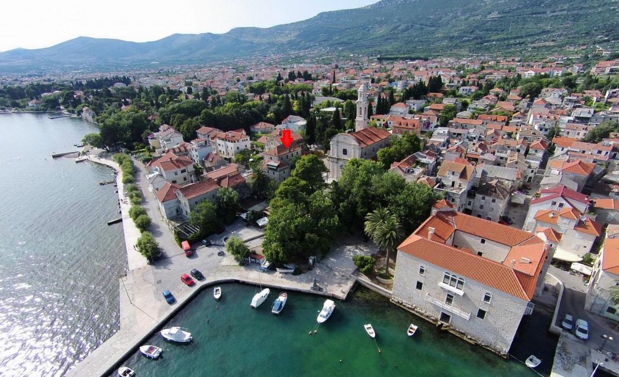 Old School Apartment Kastela Bagian luar foto