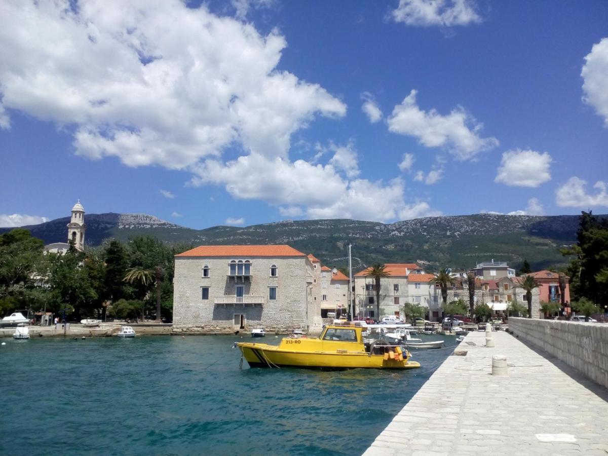 Old School Apartment Kastela Bagian luar foto